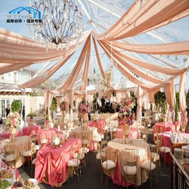 Внешние украшения шатров события свадьбы с красочными наборами таблицы коктейля